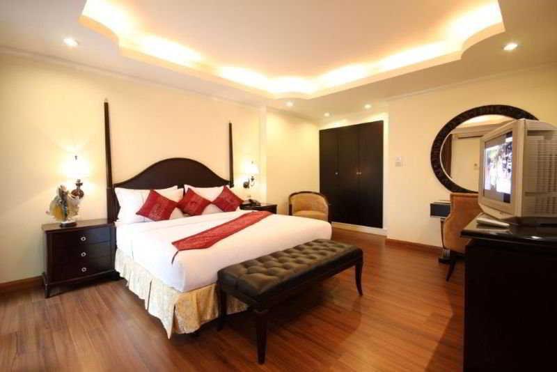 Lk Royal Suite Патая Екстериор снимка