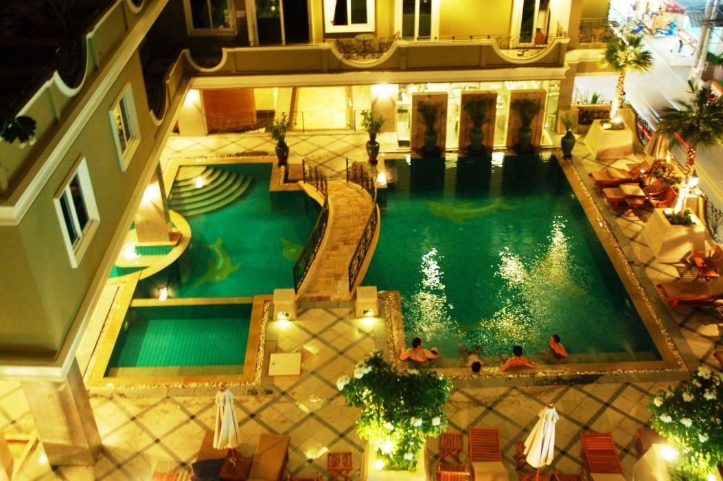 Lk Royal Suite Патая Екстериор снимка