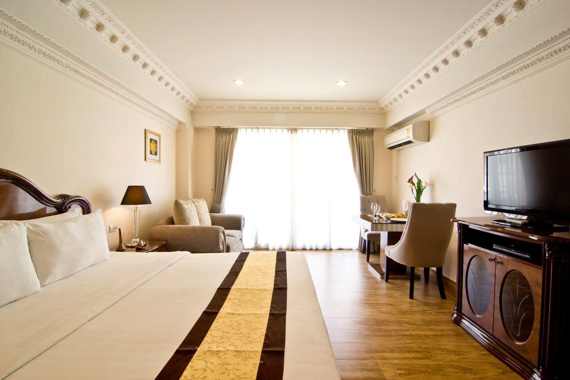 Lk Royal Suite Патая Екстериор снимка