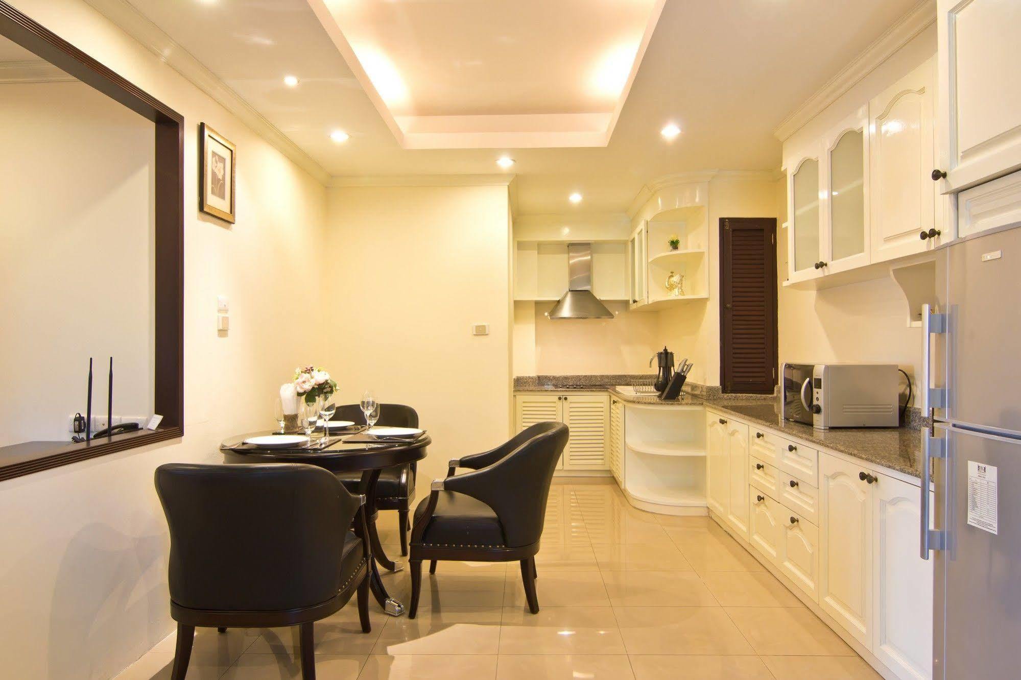 Lk Royal Suite Патая Екстериор снимка