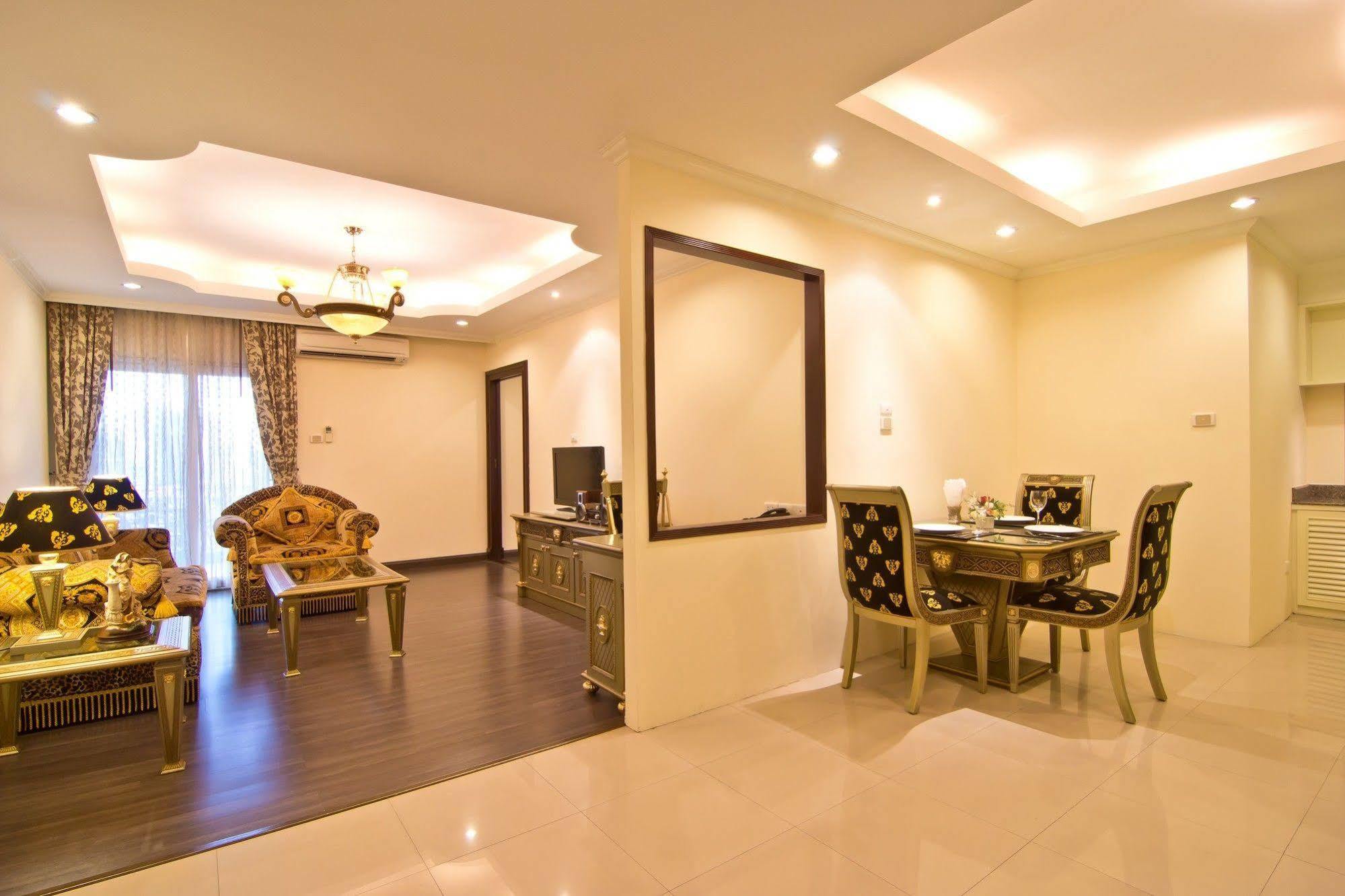 Lk Royal Suite Патая Екстериор снимка