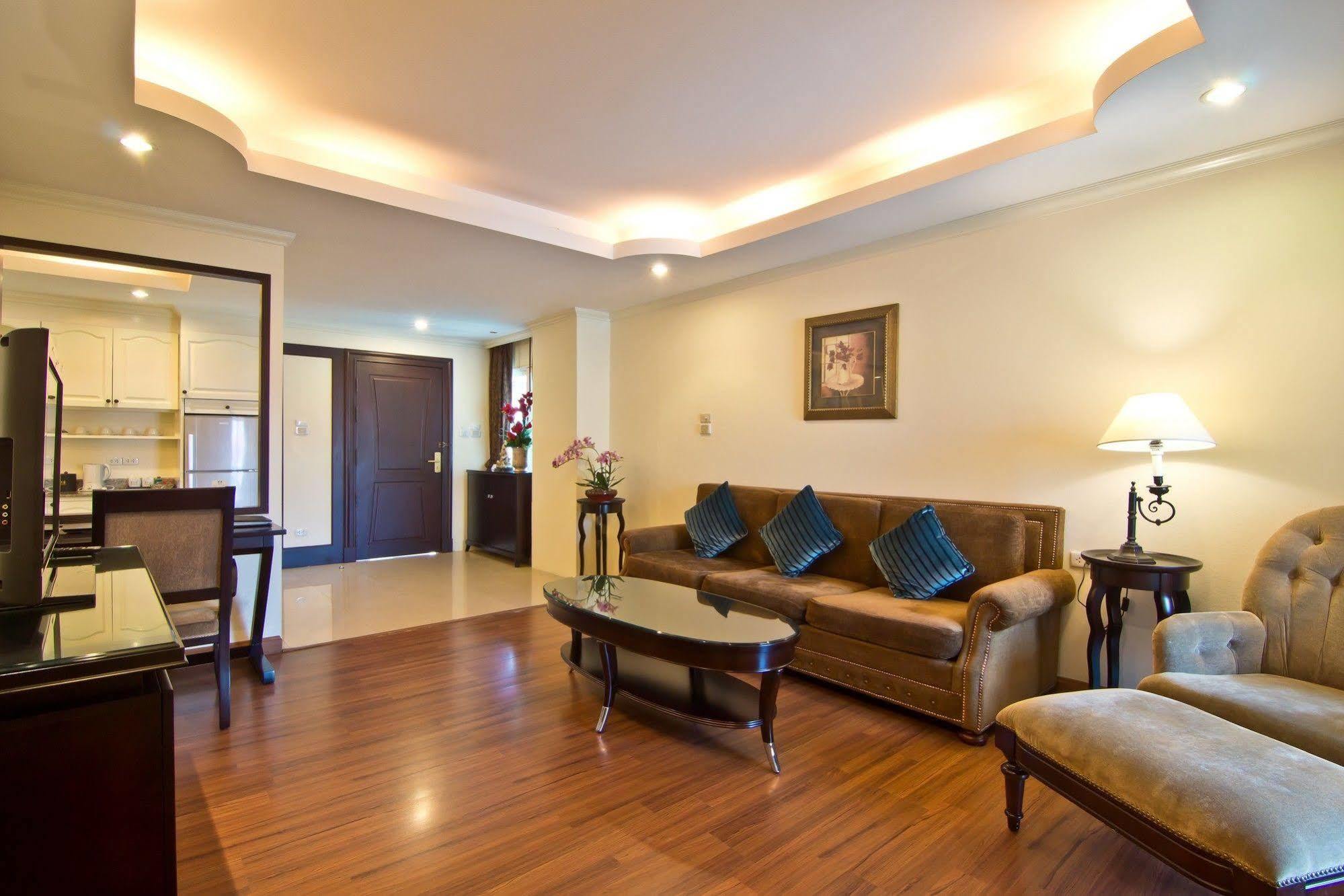 Lk Royal Suite Патая Екстериор снимка