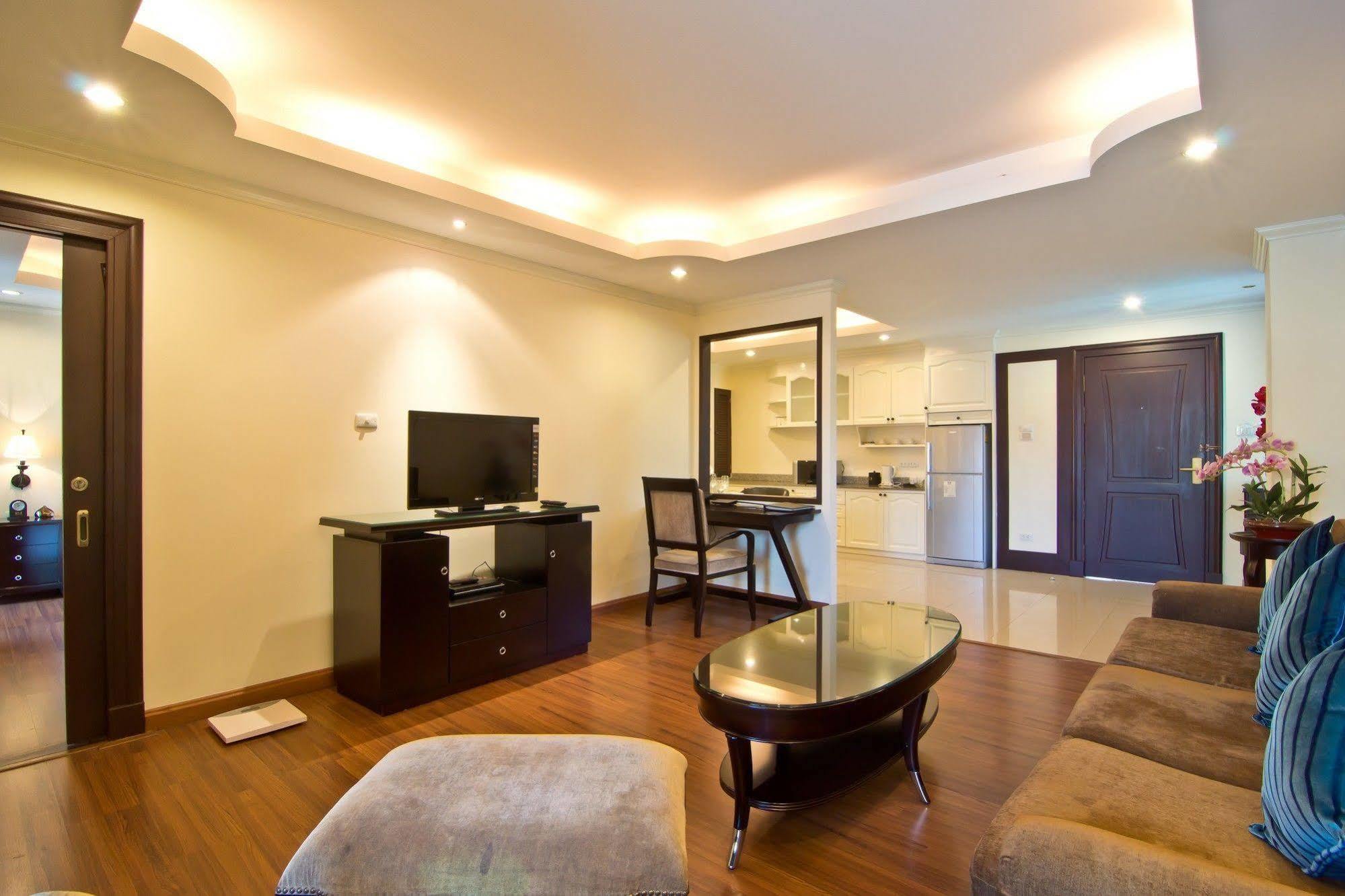 Lk Royal Suite Патая Екстериор снимка