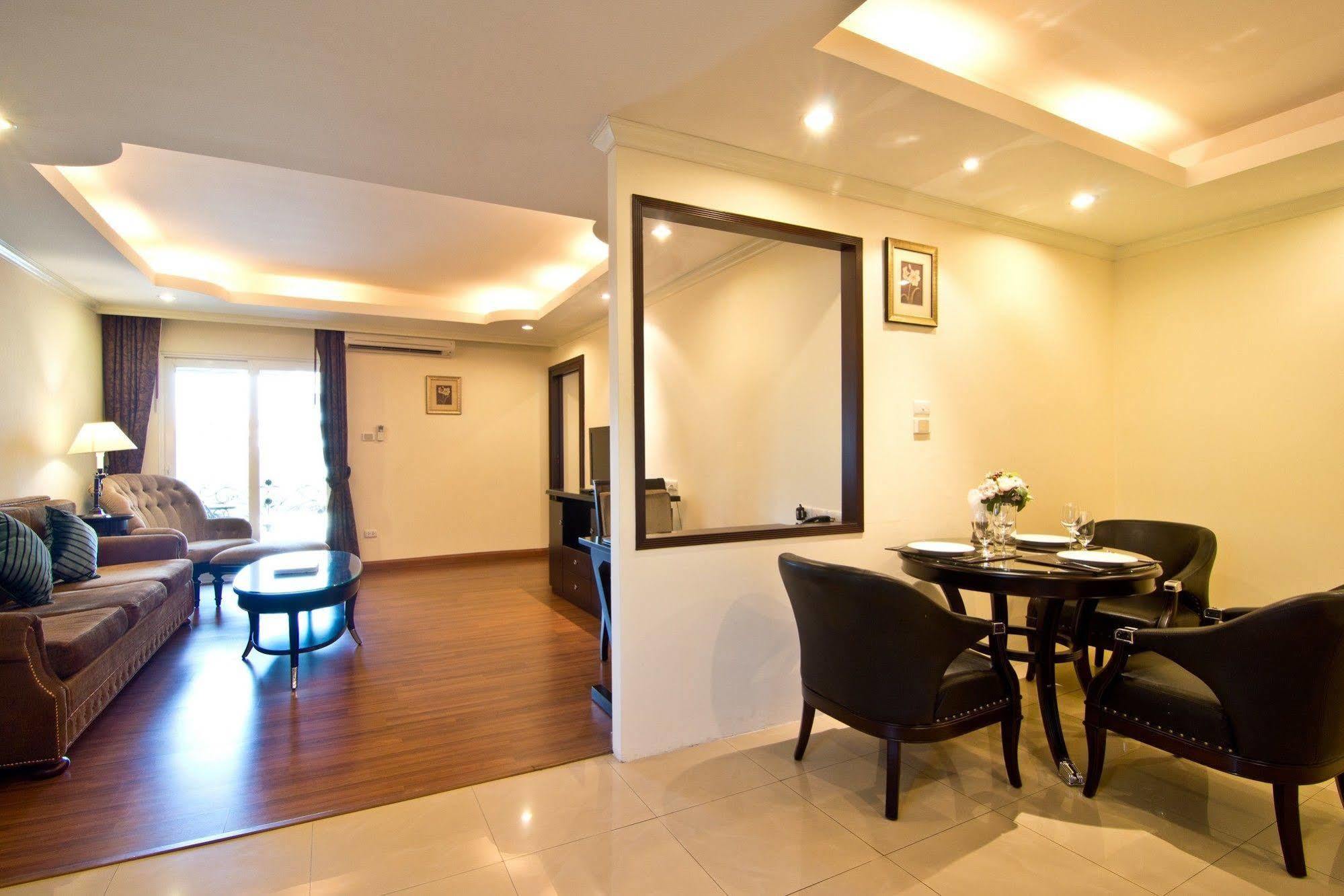 Lk Royal Suite Патая Екстериор снимка