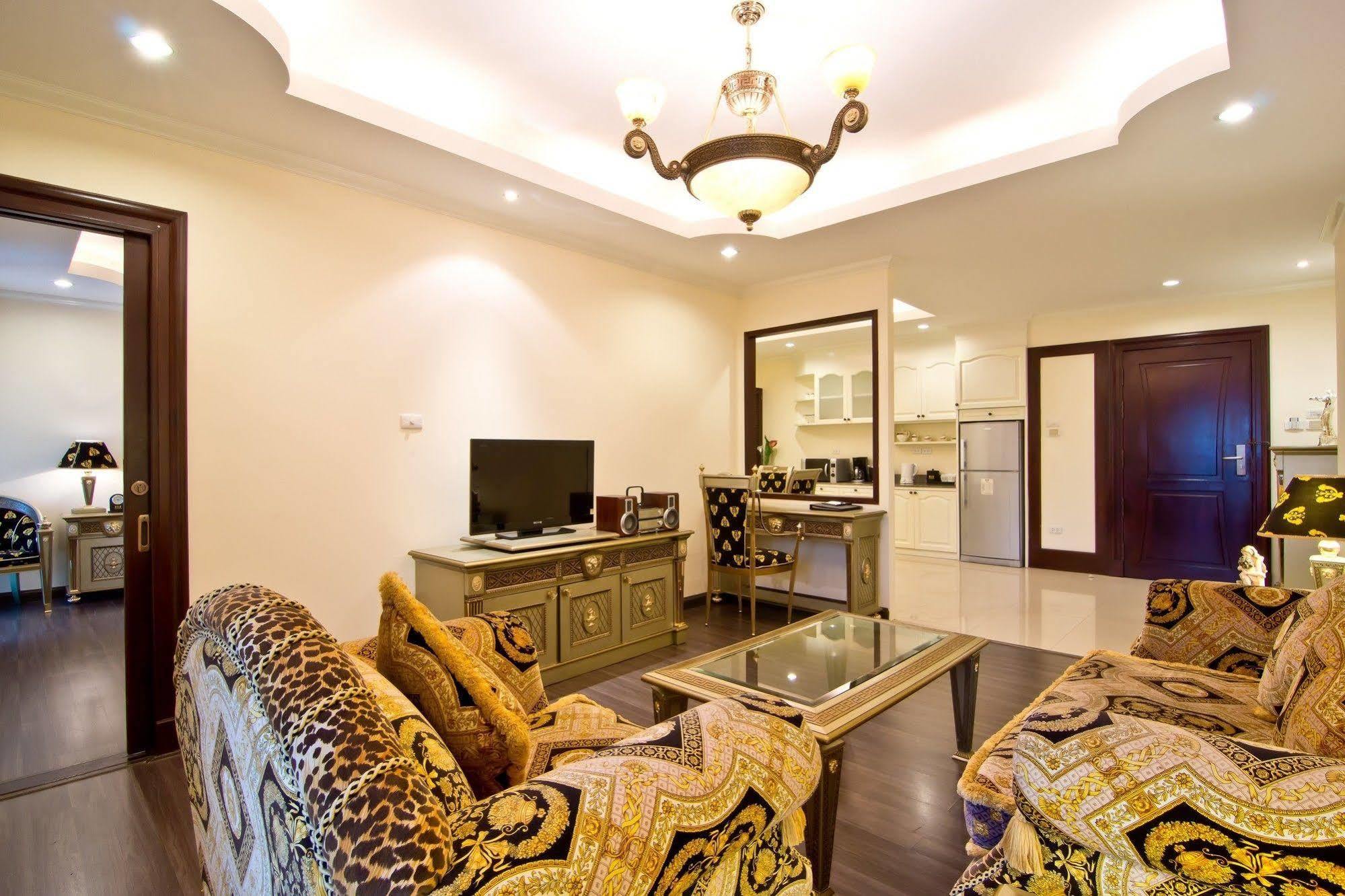 Lk Royal Suite Патая Екстериор снимка
