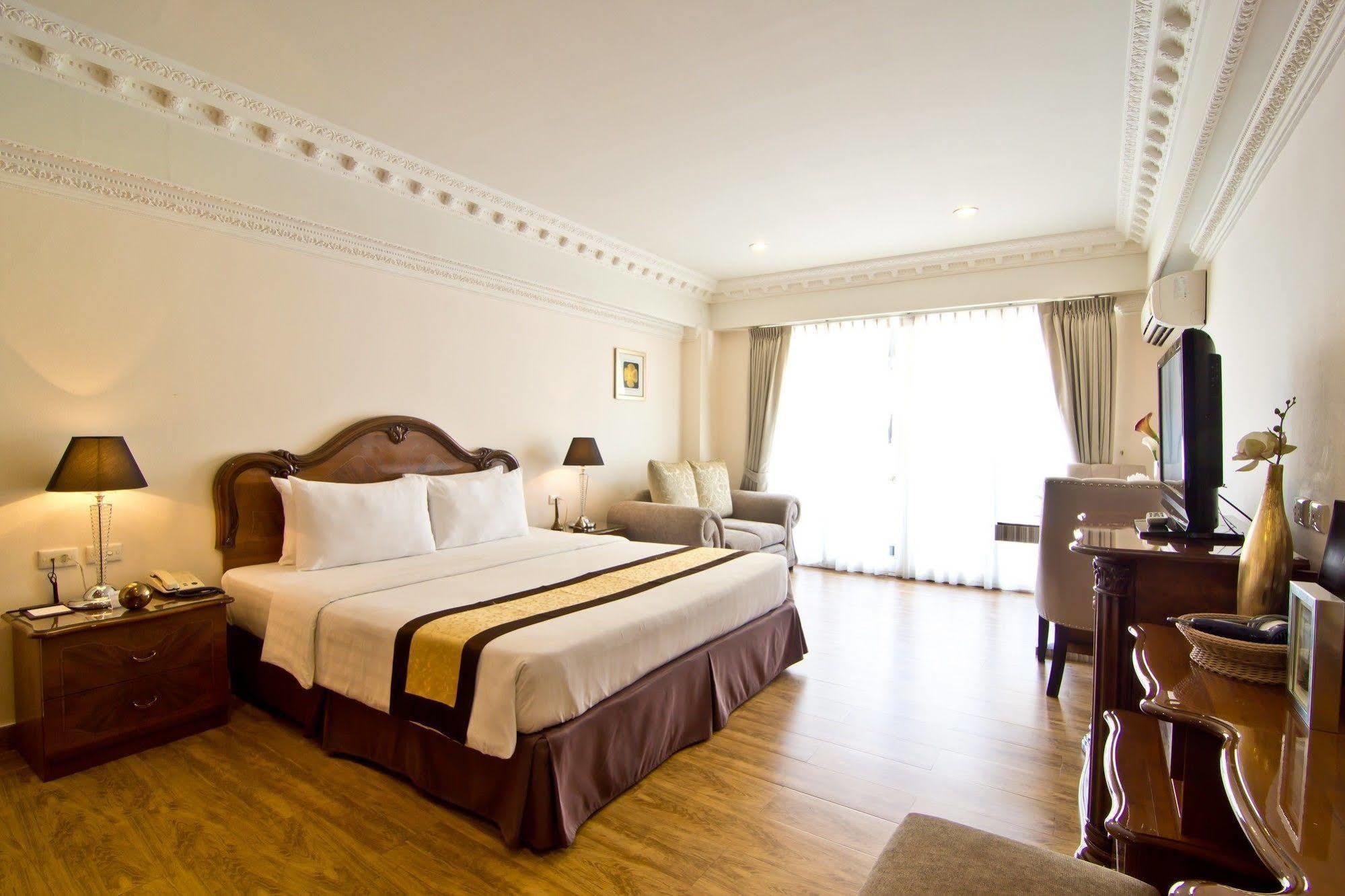 Lk Royal Suite Патая Екстериор снимка