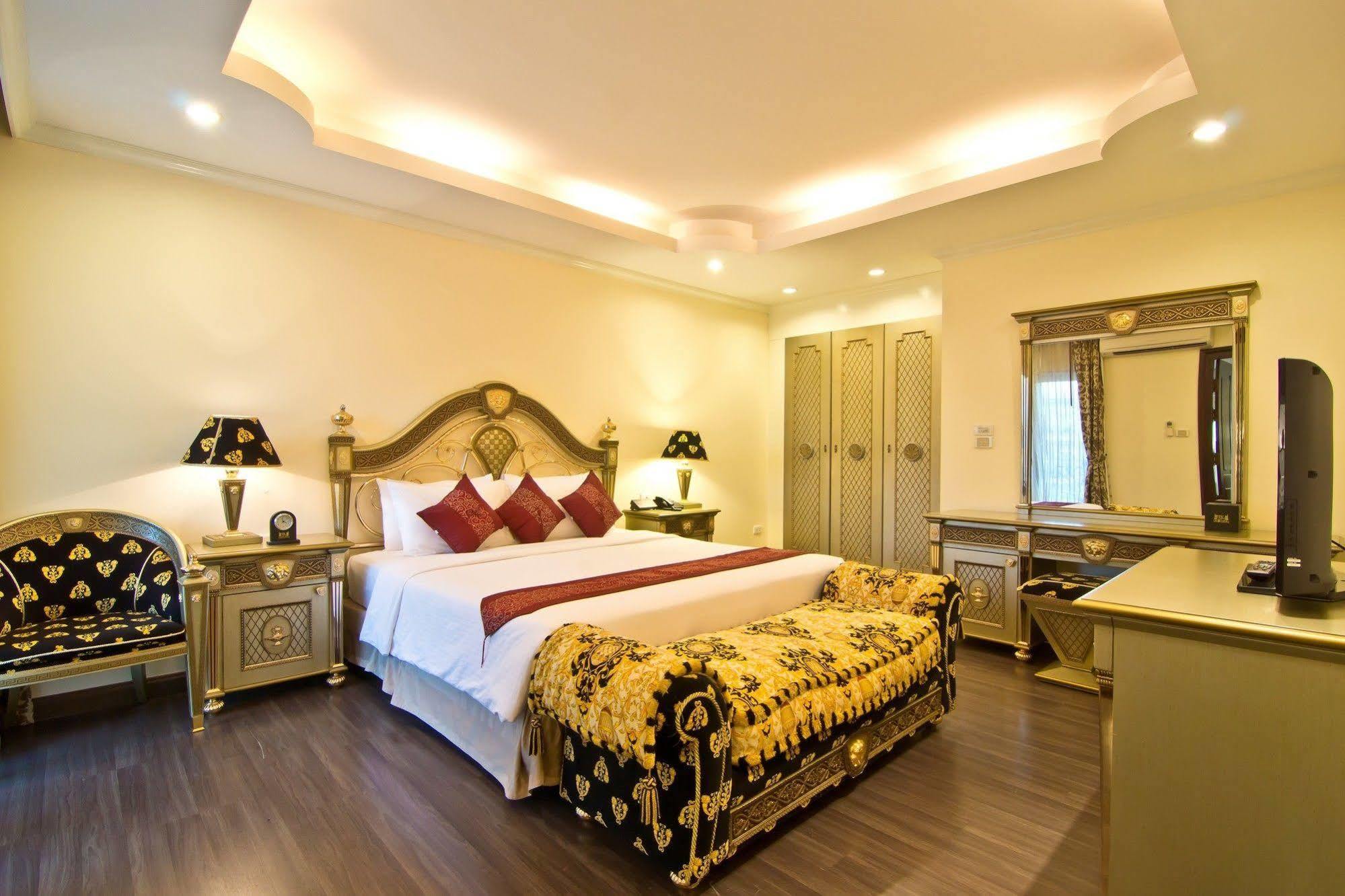 Lk Royal Suite Патая Екстериор снимка