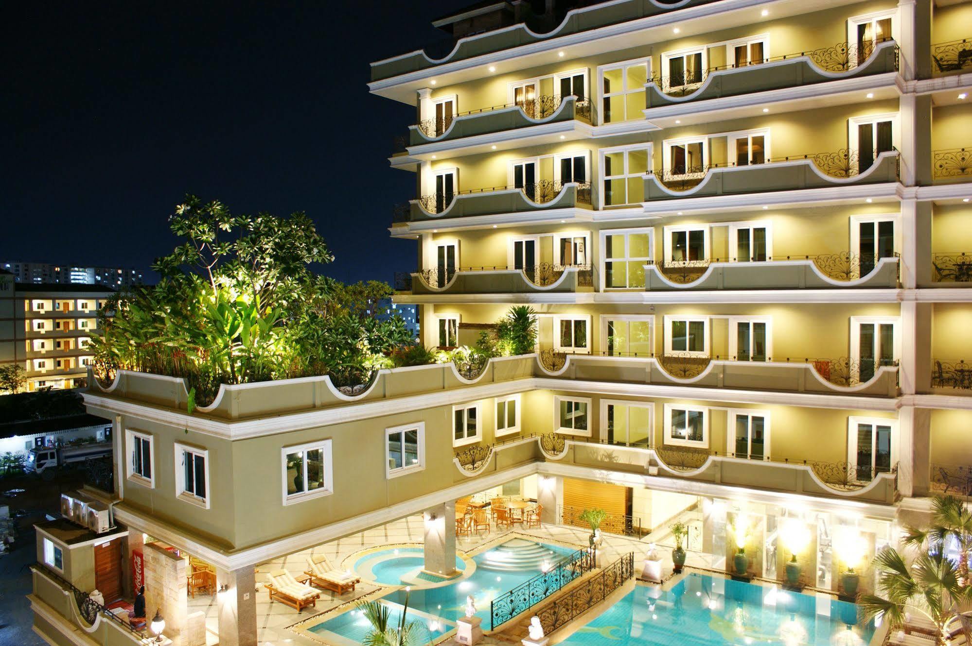 Lk Royal Suite Патая Екстериор снимка
