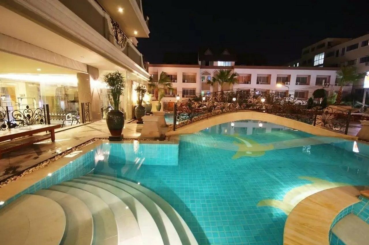 Lk Royal Suite Патая Екстериор снимка