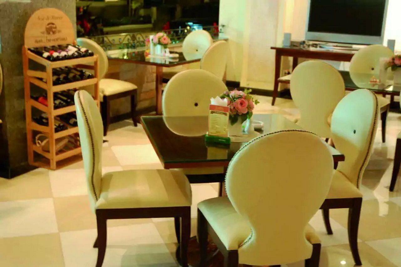 Lk Royal Suite Патая Екстериор снимка